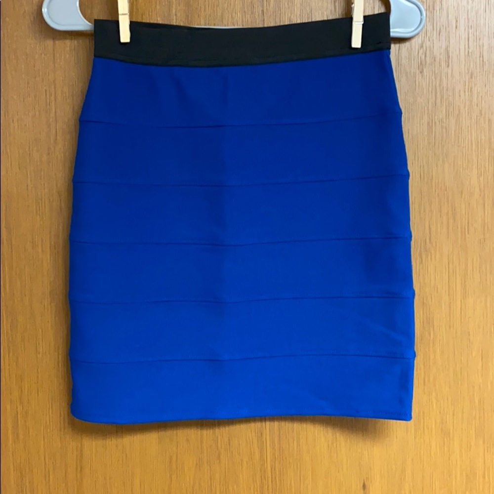 🌸NWOT Blue mid- pencil skirt